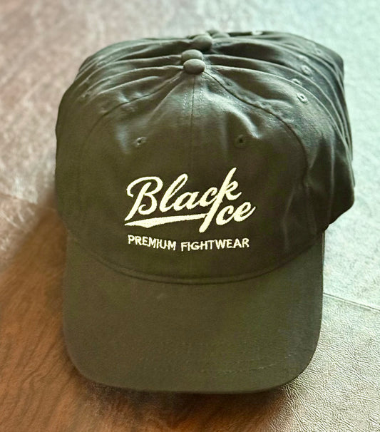 Embroidered black casual hat.